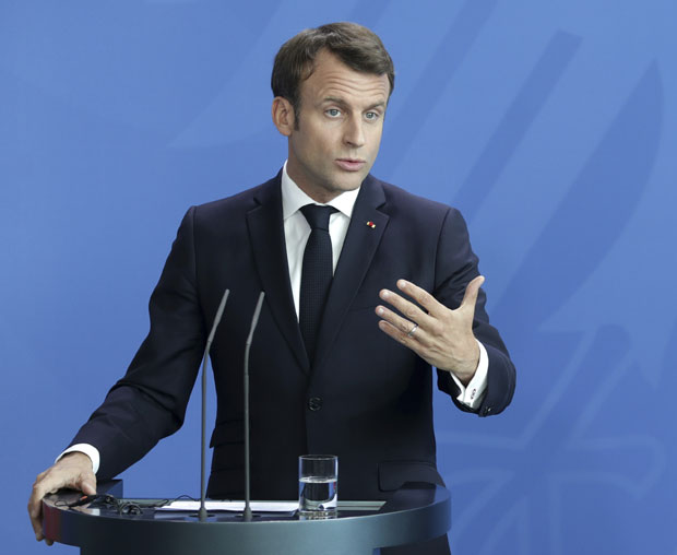 Макрон хоће кључну улогу у дијалогу 